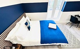 High Standard Central Studios Perfect For Tourists!